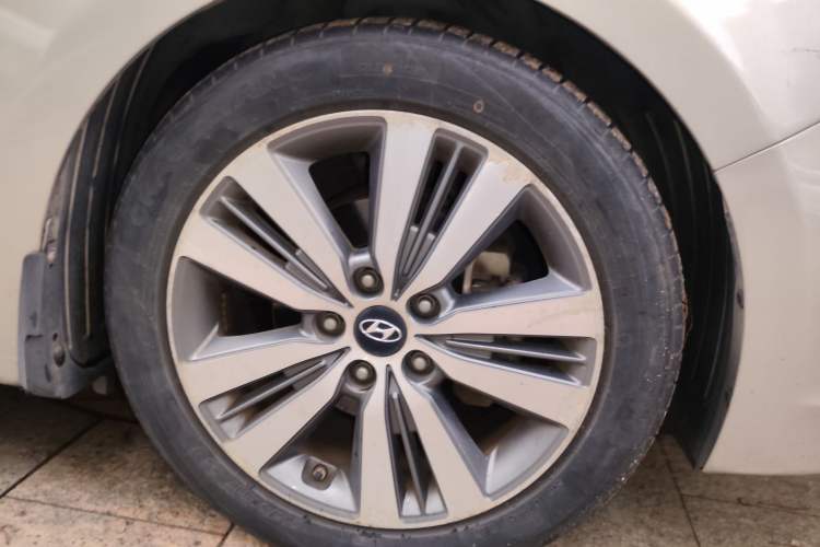 Used Hyundai Mistra 2014 1.8L Automatic Deluxe DLX Model Right Front Wheel Hub