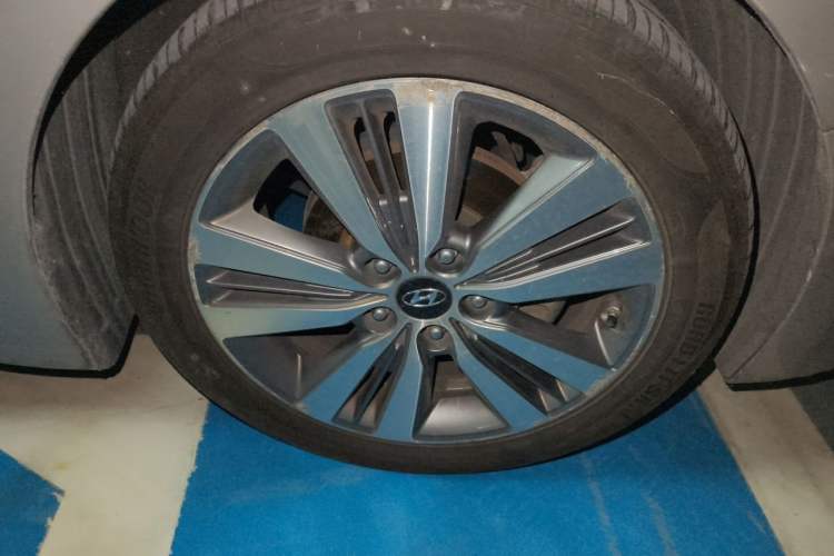 Used Hyundai Mistra 2014 1.8L Automatic Deluxe DLX Model Right Front Wheel Hub