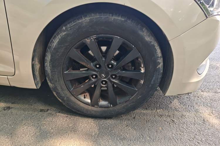 Used Hyundai Mistra 2014 1.8L Automatic Smart GLS Right Front Wheel Hub