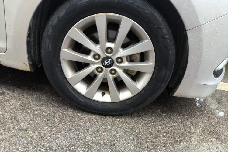 Used Hyundai Mistra 2014 1.8L Automatic Smart GLS Right Front Wheel Hub