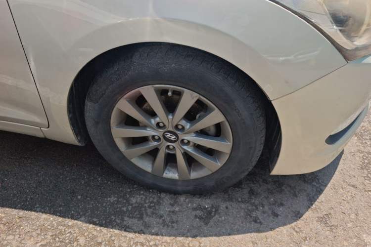 Used Hyundai Mistra 2014 1.8L Automatic Smart GLS Right Front Wheel Hub