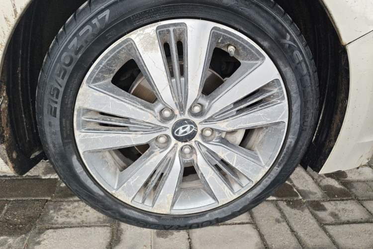 Used Hyundai Mistra 2014 1.8L Automatic Deluxe DLX Model Right Front Wheel Hub