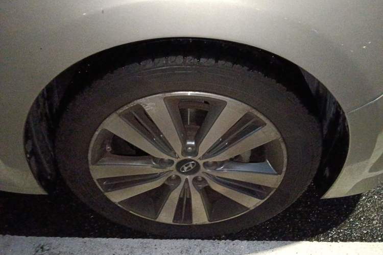 Used Hyundai Mistra 2014 1.8L Automatic Deluxe DLX Model Right Front Wheel Hub