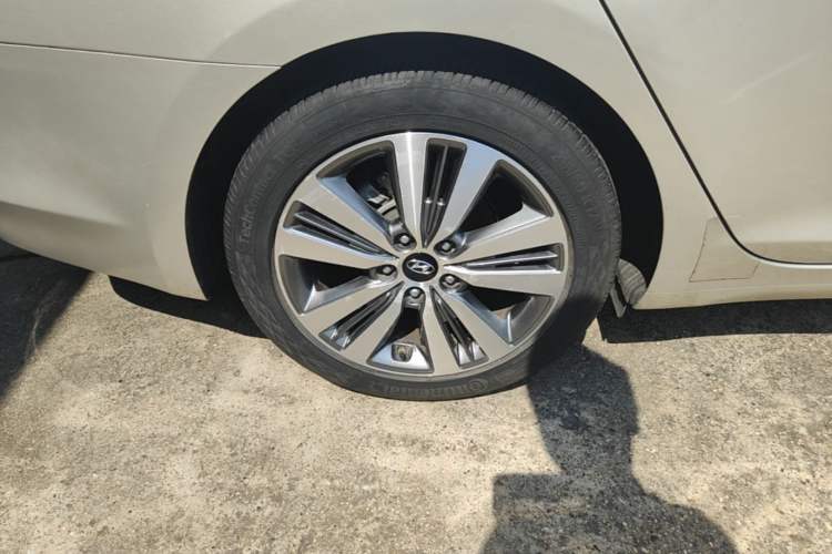 Used Hyundai Mistra 2014 1.8L Automatic Deluxe DLX Model Right Rear Wheel Hub