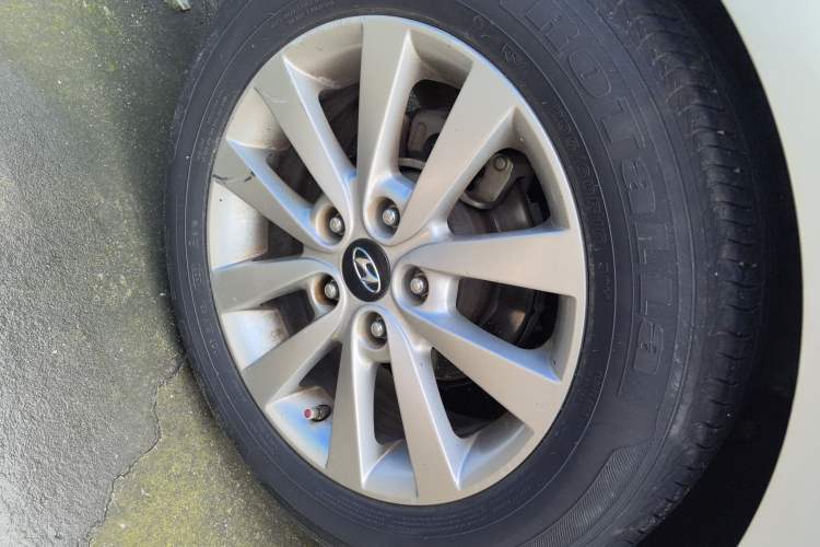 Used Hyundai Mistra 2014 1.8L Automatic Smart GLS Right Rear Wheel Hub