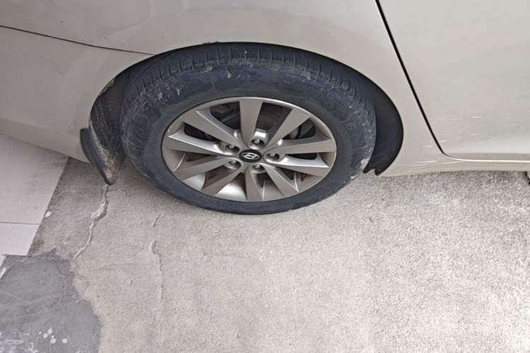 Used Hyundai Mistra 2014 1.8L Automatic Smart GLS Right Rear Wheel Hub
