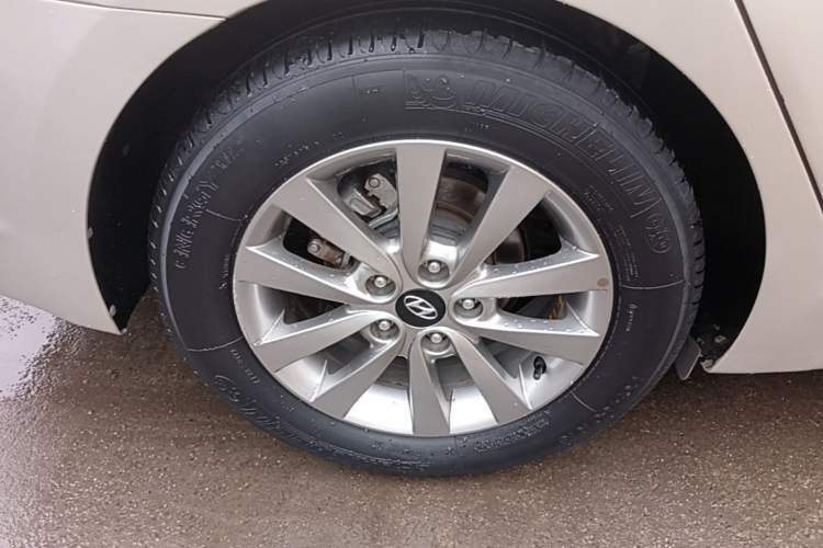 Used Hyundai Mistra 2014 1.8L Automatic Smart GLS Right Rear Wheel Hub