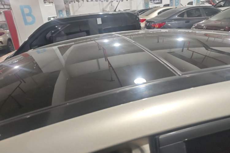 Used Hyundai Mistra 2014 1.8L Automatic Deluxe DLX Model Roof