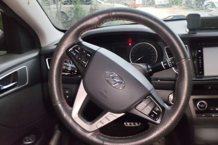 Used Hyundai Mistra 2014 1.8L Automatic Deluxe DLX Model Steering Wheel