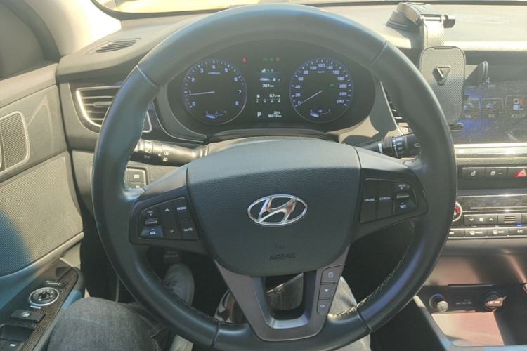 Used Hyundai Mistra 2014 1.8L Automatic Deluxe DLX Model Steering Wheel