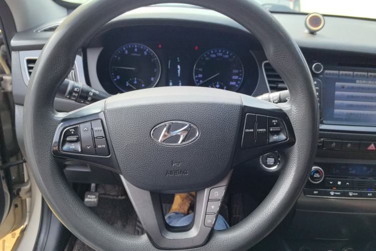 Used Hyundai Mistra 2014 1.8L Automatic Smart GLS Steering Wheel