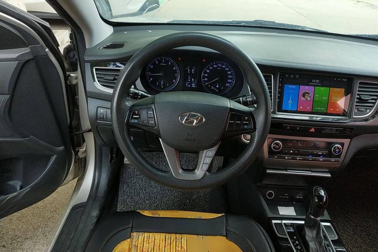 Used Hyundai Mistra 2014 1.8L Automatic Smart GLS Steering Wheel