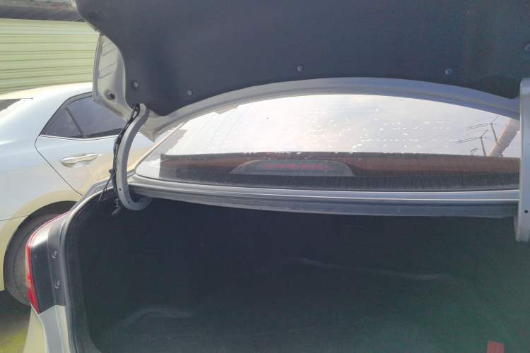 Used Hyundai Mistra 2014 1.8L Automatic Smart GLS Trunk