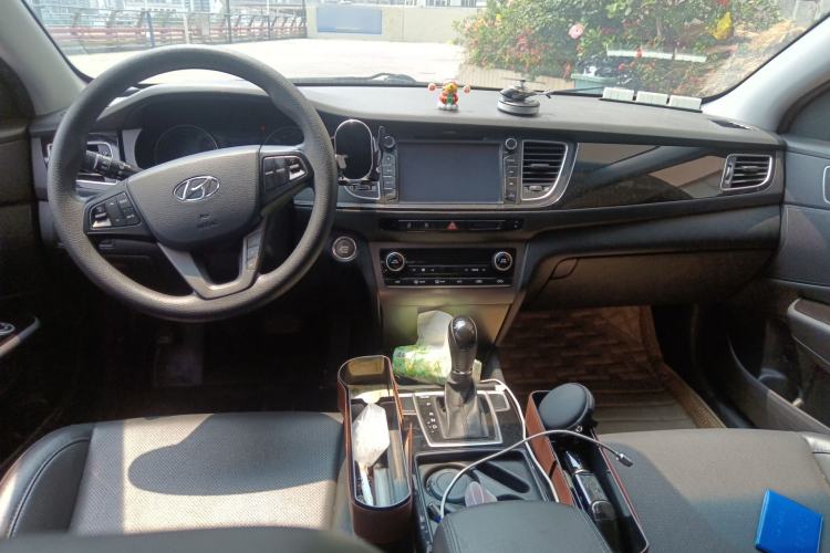 Used Hyundai Mistra 2014 1.8L Automatic Smart GLS Center Console