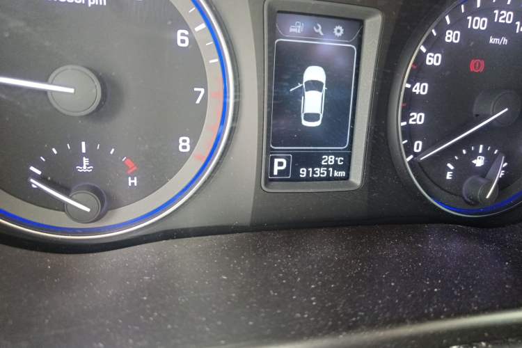 Used Hyundai Mistra 2014 1.8L Automatic Smart GLS Odometer Close Up