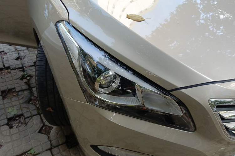 Used Hyundai Mistra 2014 1.8L Automatic Smart GLS Right Front Headlight