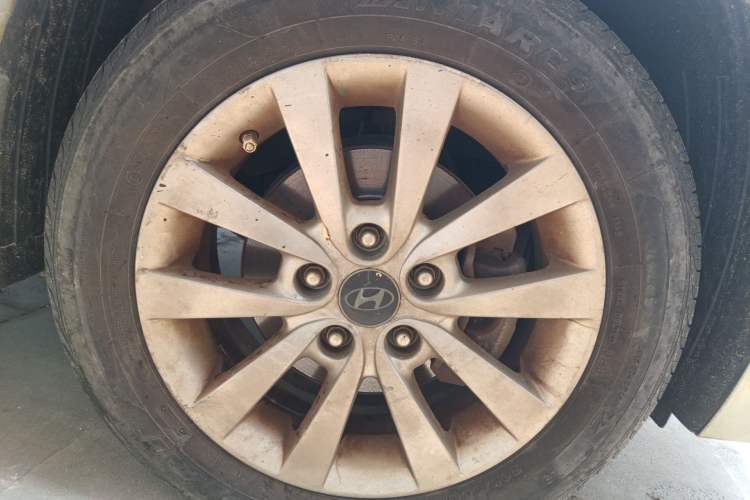 Used Hyundai Mistra 2014 1.8L Automatic Smart GLS Right Front Wheel Hub
