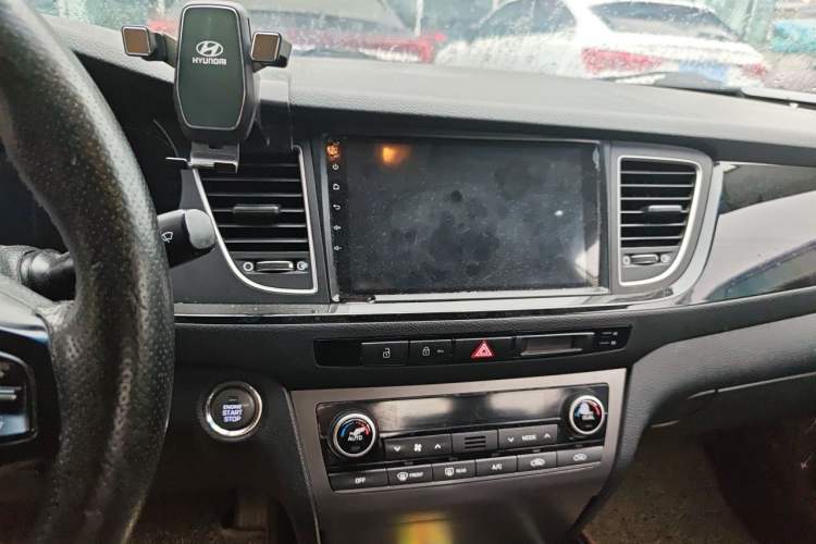 Used Hyundai Mistra 2014 1.8L Automatic Smart GLS Audio And AC Panel