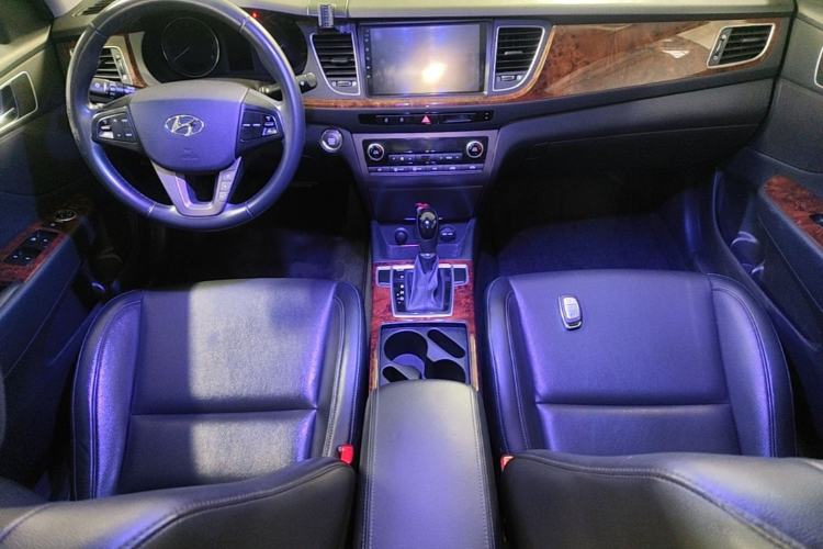 Used Hyundai Mistra 2014 1.8L Automatic Deluxe DLX Model Center Console