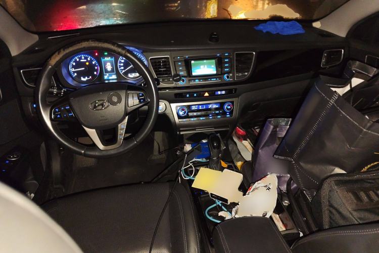 Used Hyundai Mistra 2014 1.8L Automatic Deluxe DLX Model Center Console