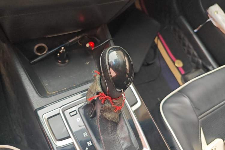 Used Hyundai Mistra 2014 1.8L Automatic Smart GLS Gear Lever