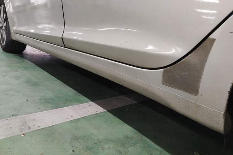 Used Hyundai Mistra 2014 1.8L Automatic Deluxe DLX Model Left Side Sill
