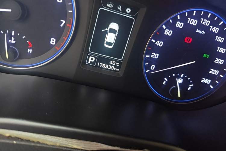 Used Hyundai Mistra 2014 1.8L Automatic Smart GLS Odometer Close Up