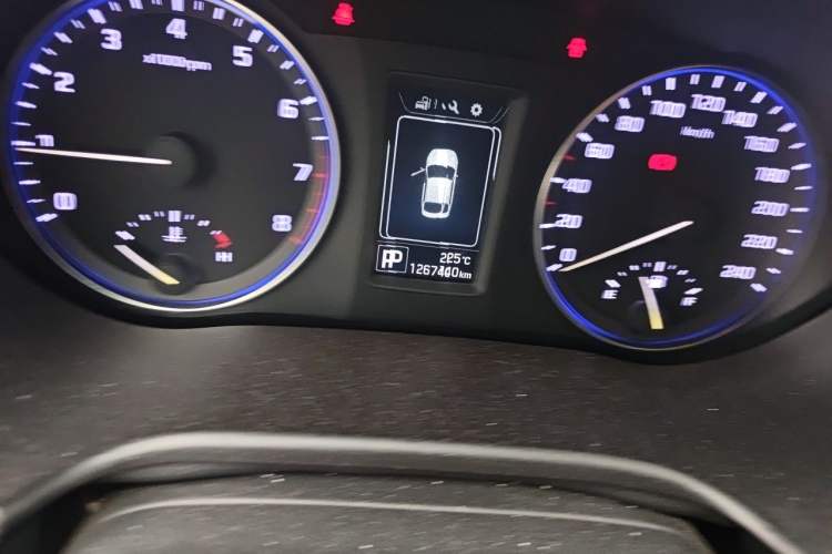 Used Hyundai Mistra 2014 1.8L Automatic Smart GLS Odometer Close Up