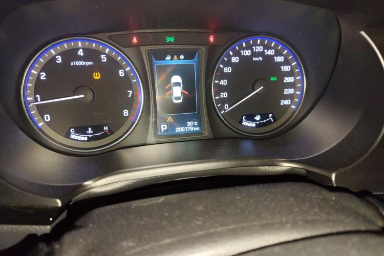 Used Hyundai Mistra 2014 1.8L Automatic Deluxe DLX Model Odometer Close Up