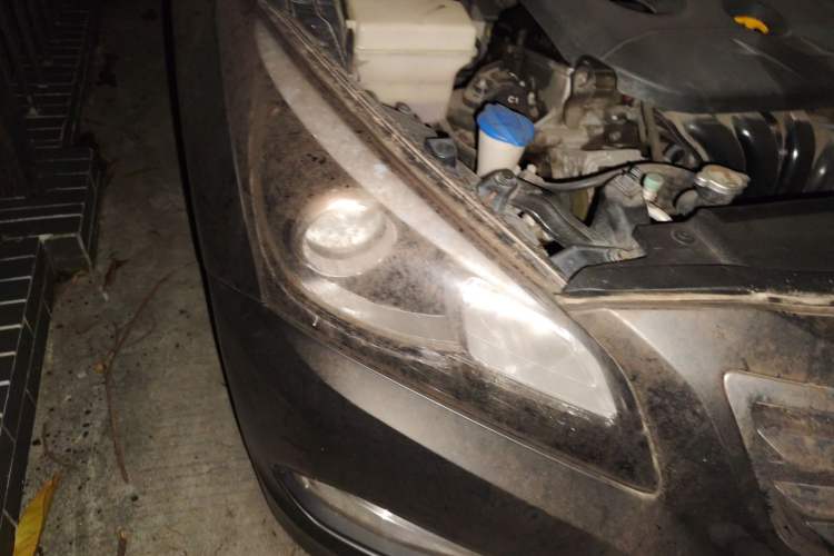 Used Hyundai Mistra 2014 1.8L Automatic Deluxe DLX Model Right Front Headlight