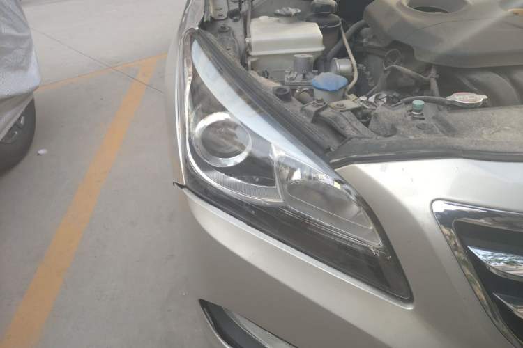 Used Hyundai Mistra 2014 1.8L Automatic Smart GLS Right Front Headlight