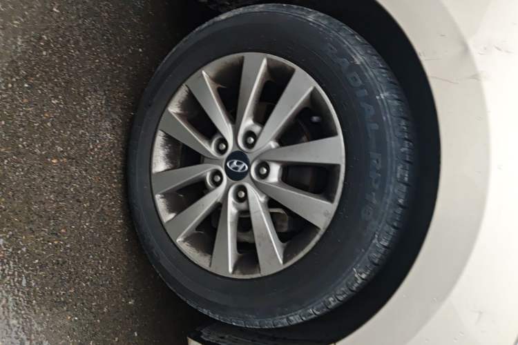 Used Hyundai Mistra 2014 1.8L Automatic Smart GLS Right Front Wheel Hub