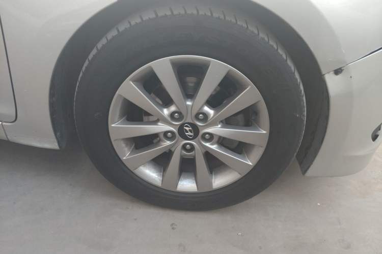 Used Hyundai Mistra 2014 1.8L Automatic Smart GLS Right Front Wheel Hub
