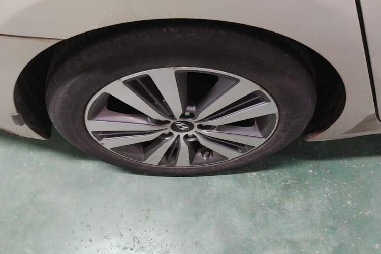 Used Hyundai Mistra 2014 1.8L Automatic Deluxe DLX Model Right Rear Wheel Hub