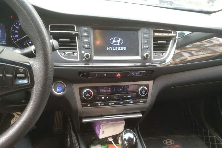 Used Hyundai Mistra 2014 1.8L Automatic Smart GLS Audio And AC Panel