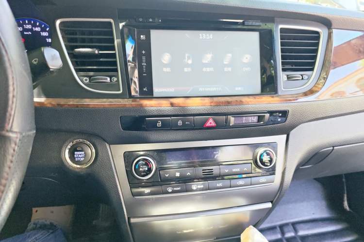 Used Hyundai Mistra 2014 1.8L Automatic Deluxe DLX Model Audio And AC Panel