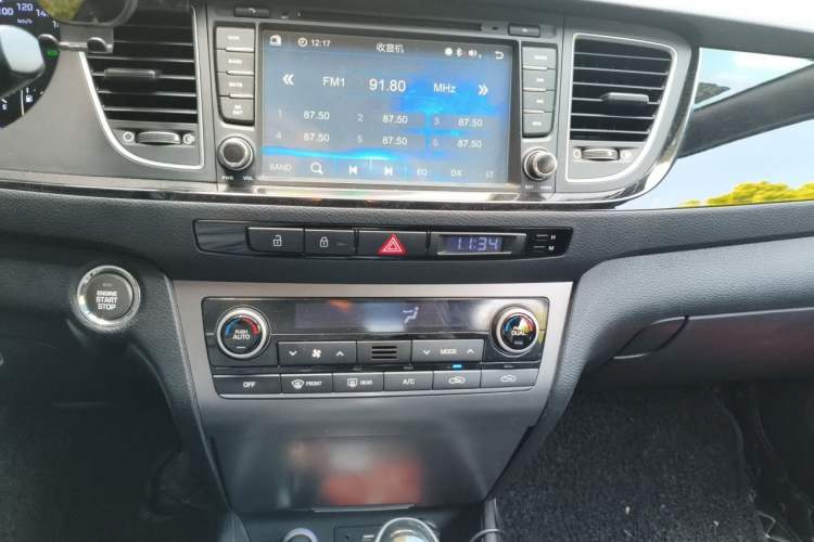 Used Hyundai Mistra 2014 1.8L Automatic Smart GLS Audio And AC Panel