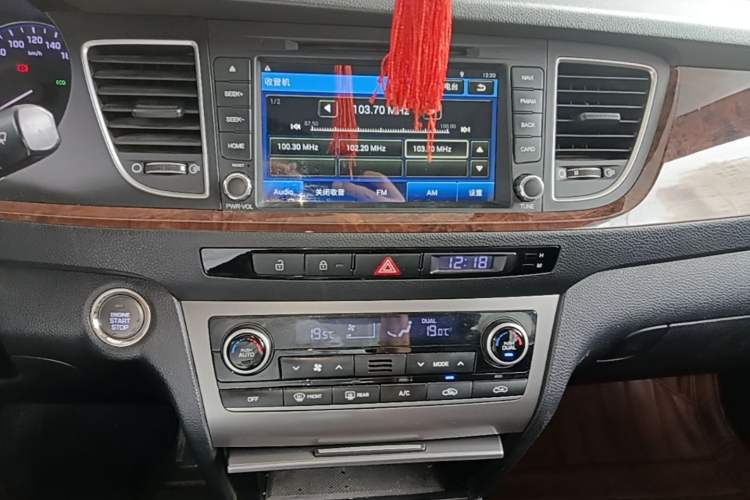 Used Hyundai Mistra 2014 1.8L Automatic Deluxe DLX Model Audio And AC Panel