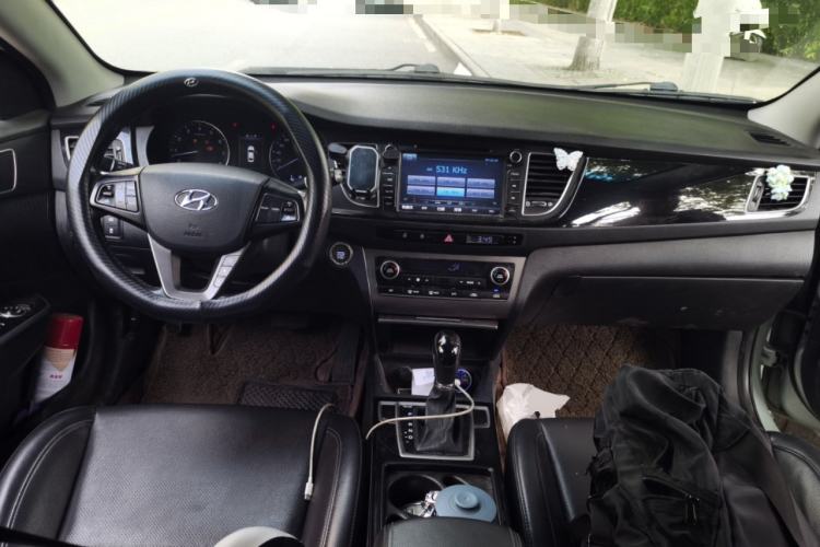 Used Hyundai Mistra 2014 1.8L Automatic Deluxe DLX Model Center Console
