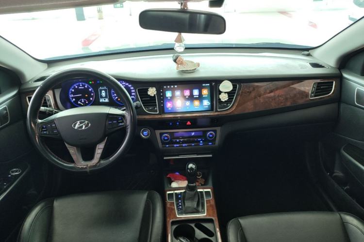 Used Hyundai Mistra 2014 1.8L Automatic Smart GLS Center Console
