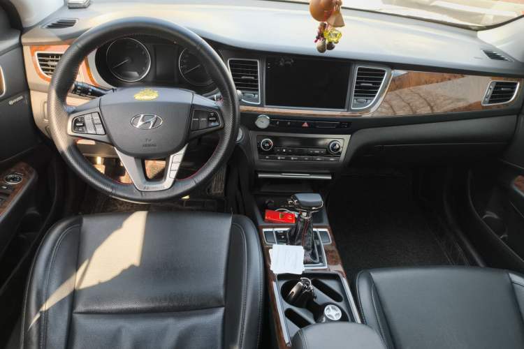 Used Hyundai Mistra 2014 1.8L Automatic Deluxe DLX Model Center Console