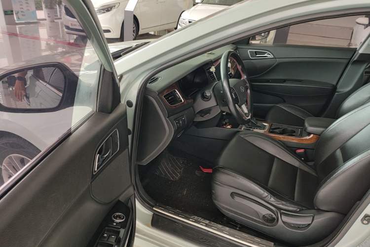 Used Hyundai Mistra 2014 1.8L Automatic Smart GLS Driver Seat