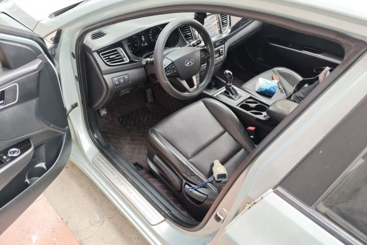 Used Hyundai Mistra 2014 1.8L Automatic Smart GLS Driver Seat