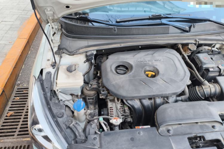 Used Hyundai Mistra 2014 2.0L Automatic Flagship TOP Engine Bay Right