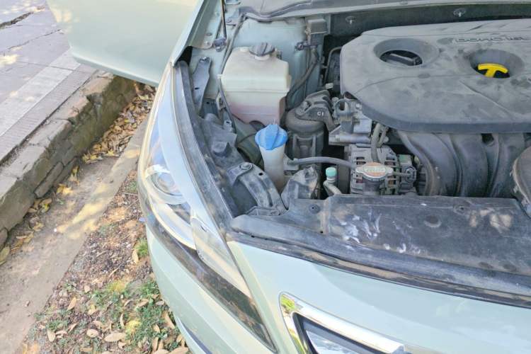 Used Hyundai Mistra 2014 1.8L Automatic Deluxe DLX Model Engine Bay Right