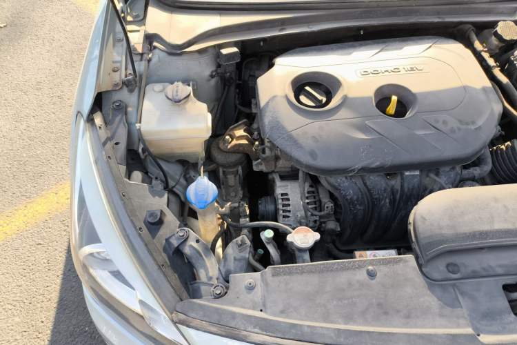 Used Hyundai Mistra 2014 1.8L Automatic Deluxe DLX Model Engine Bay Right