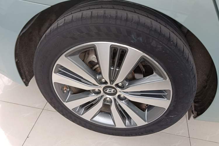 Used Hyundai Mistra 2014 1.8L Automatic Deluxe DLX Model Exterior 5