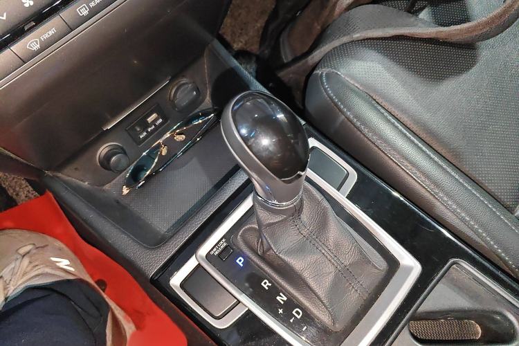 Used Hyundai Mistra 2014 1.8L Automatic Deluxe DLX Model Gear Lever