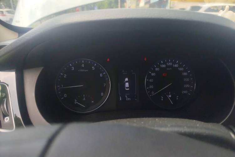 Used Hyundai Mistra 2014 1.8L Automatic Smart GLS Instrument Cluster