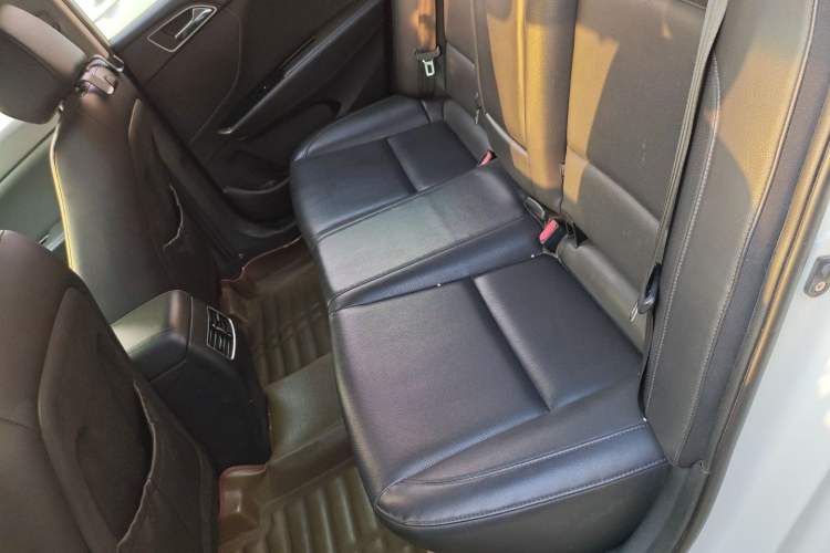 Used Hyundai Mistra 2014 1.8L Automatic Deluxe DLX Model Interior 4